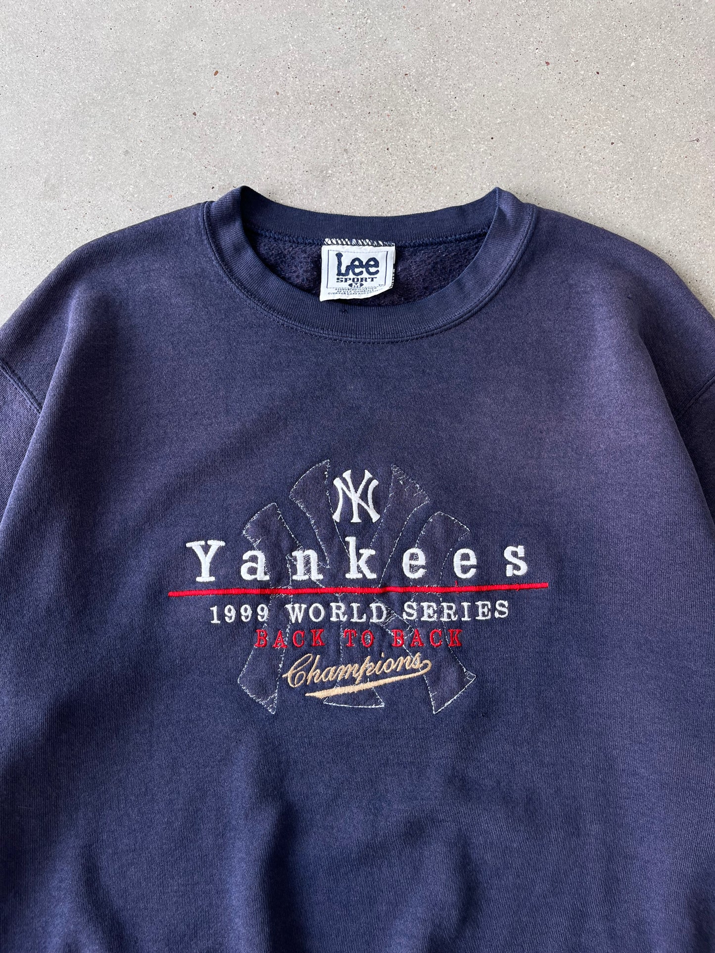 Vintage 1999 NY Yankees Embroidered  Crewneck -M