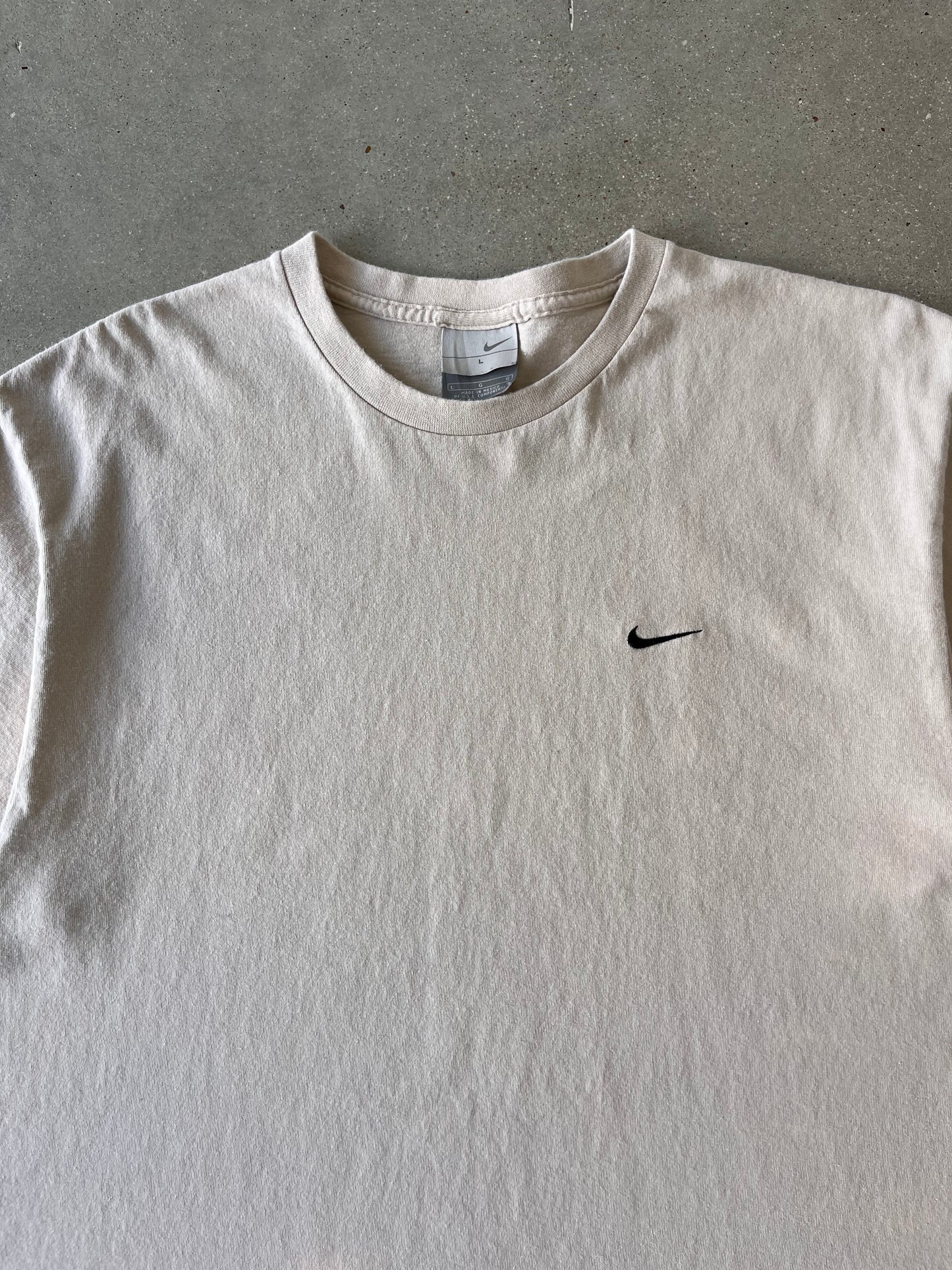 Vintage 90s Nike Mini Swoosh Crème Tee - L