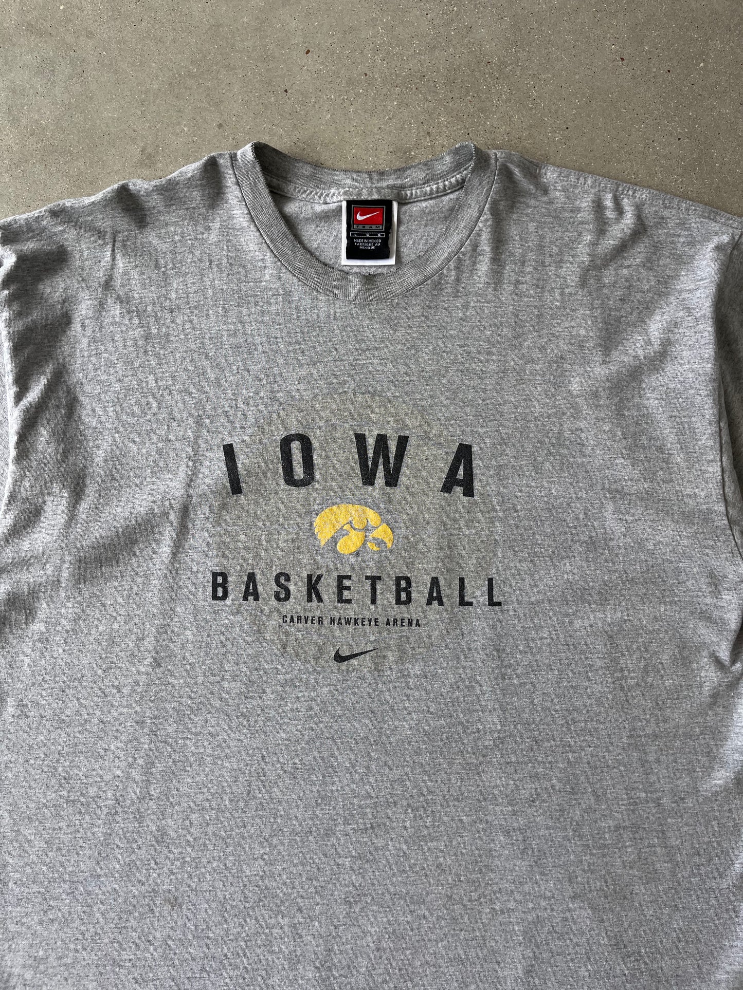 Vintage Nike Iowa Basketball Tee - L