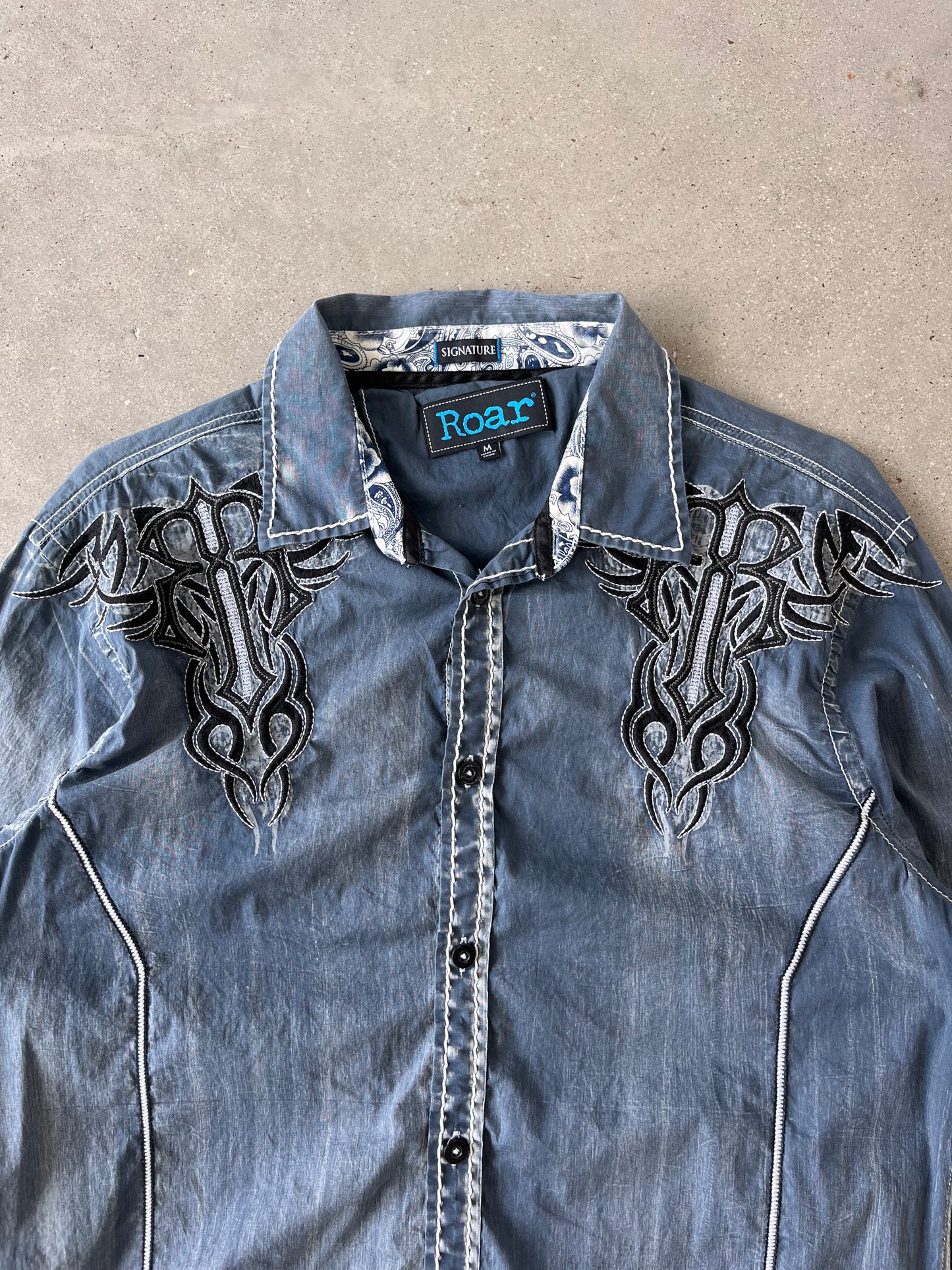 Vintage Y2K Roar Button-up Shirt - M