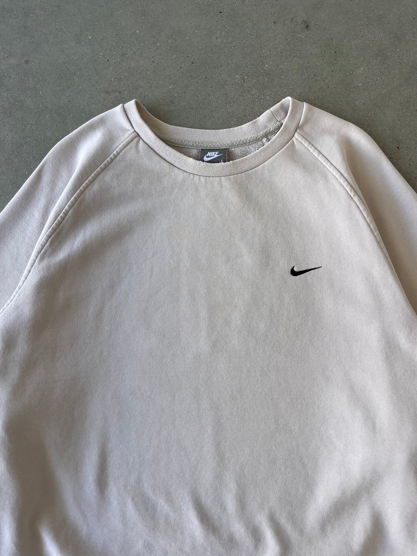 Vintage 2000s Nike Mini Swoosh Crème - L