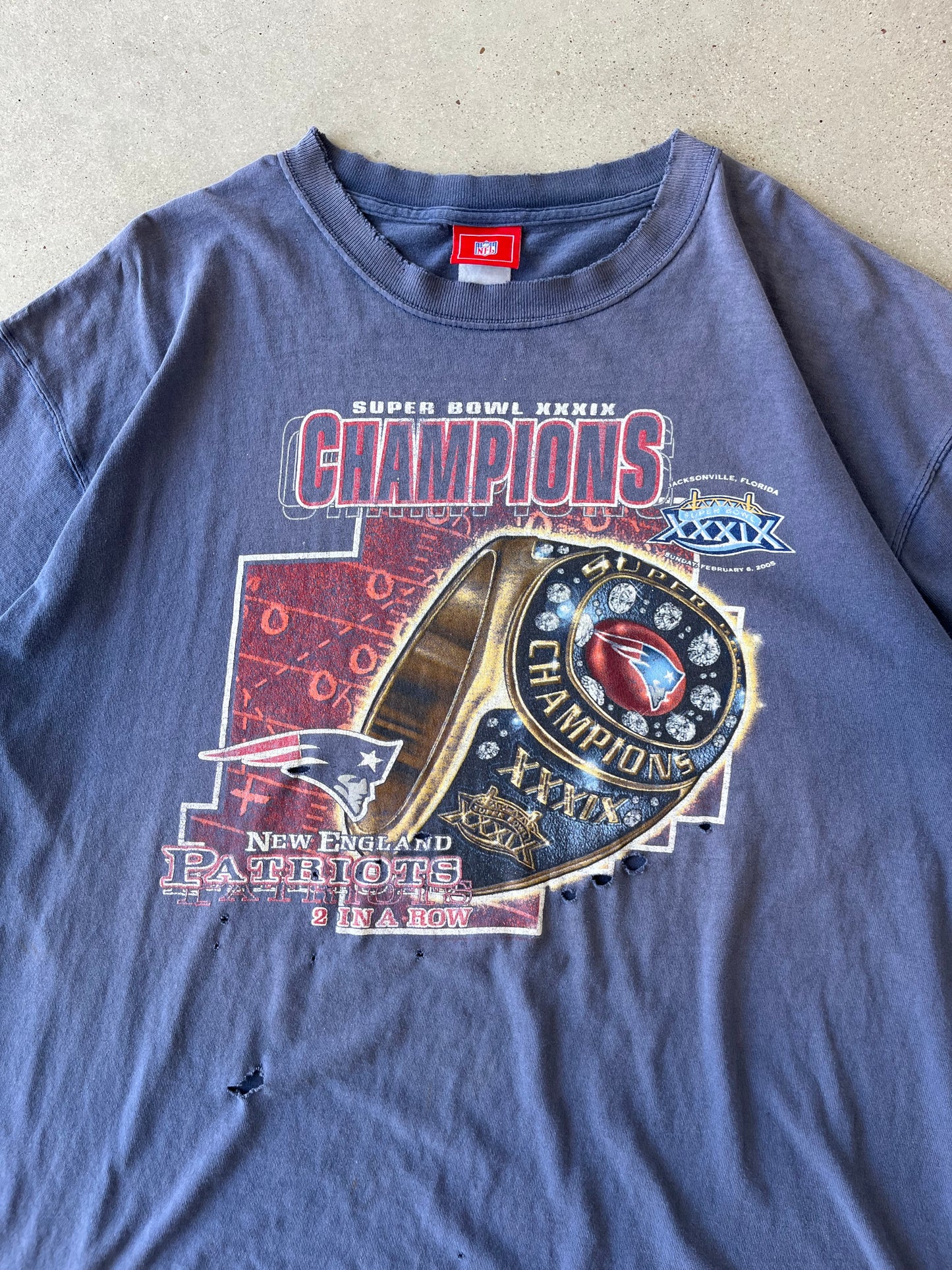 Vintage Super Bowl XXXVI Patriots Championship Distressed Tee - XL