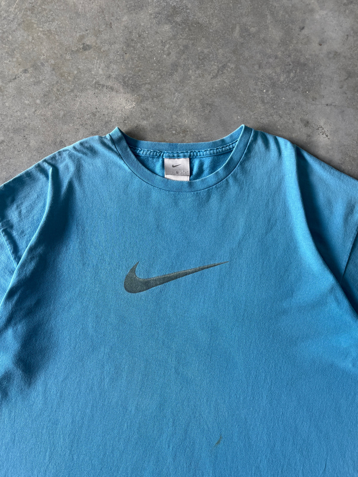 Vintage 2000s Nike Swoosh T-shirt (XL)