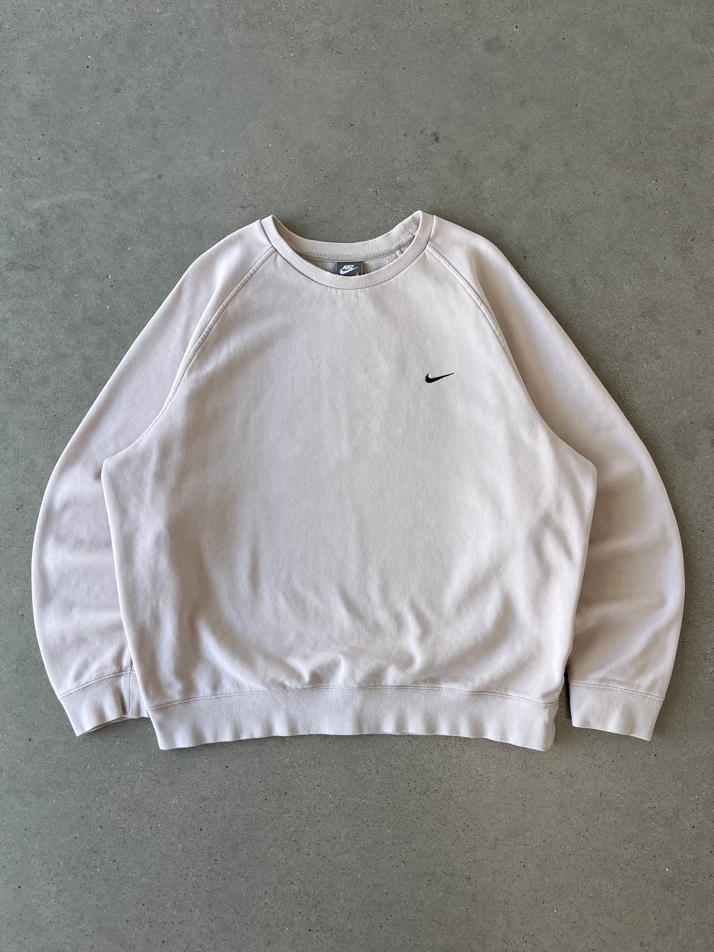 Vintage 2000s Nike Mini Swoosh Crème - L