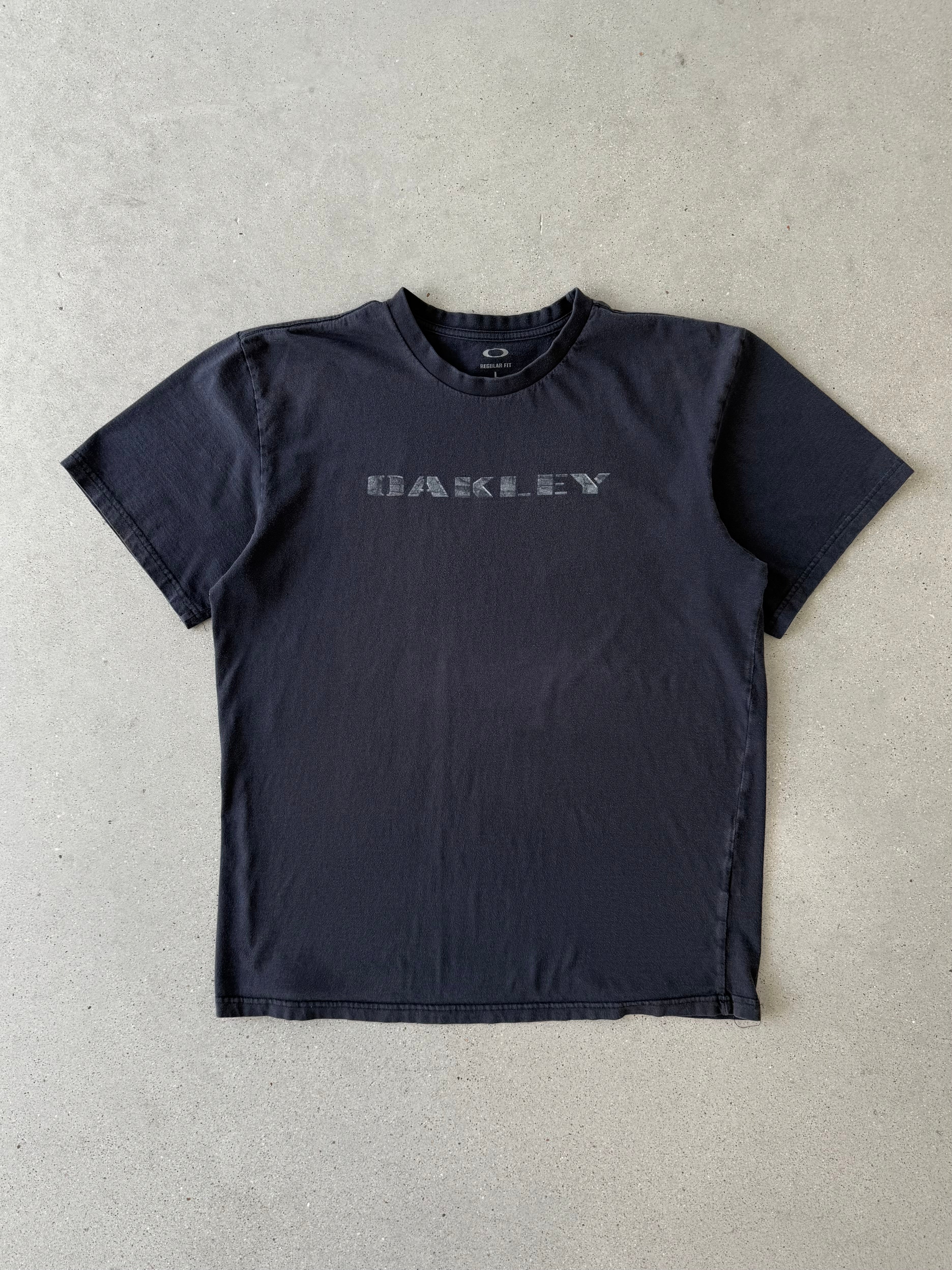 Vintage 2000s Oakley 3D Tee - L