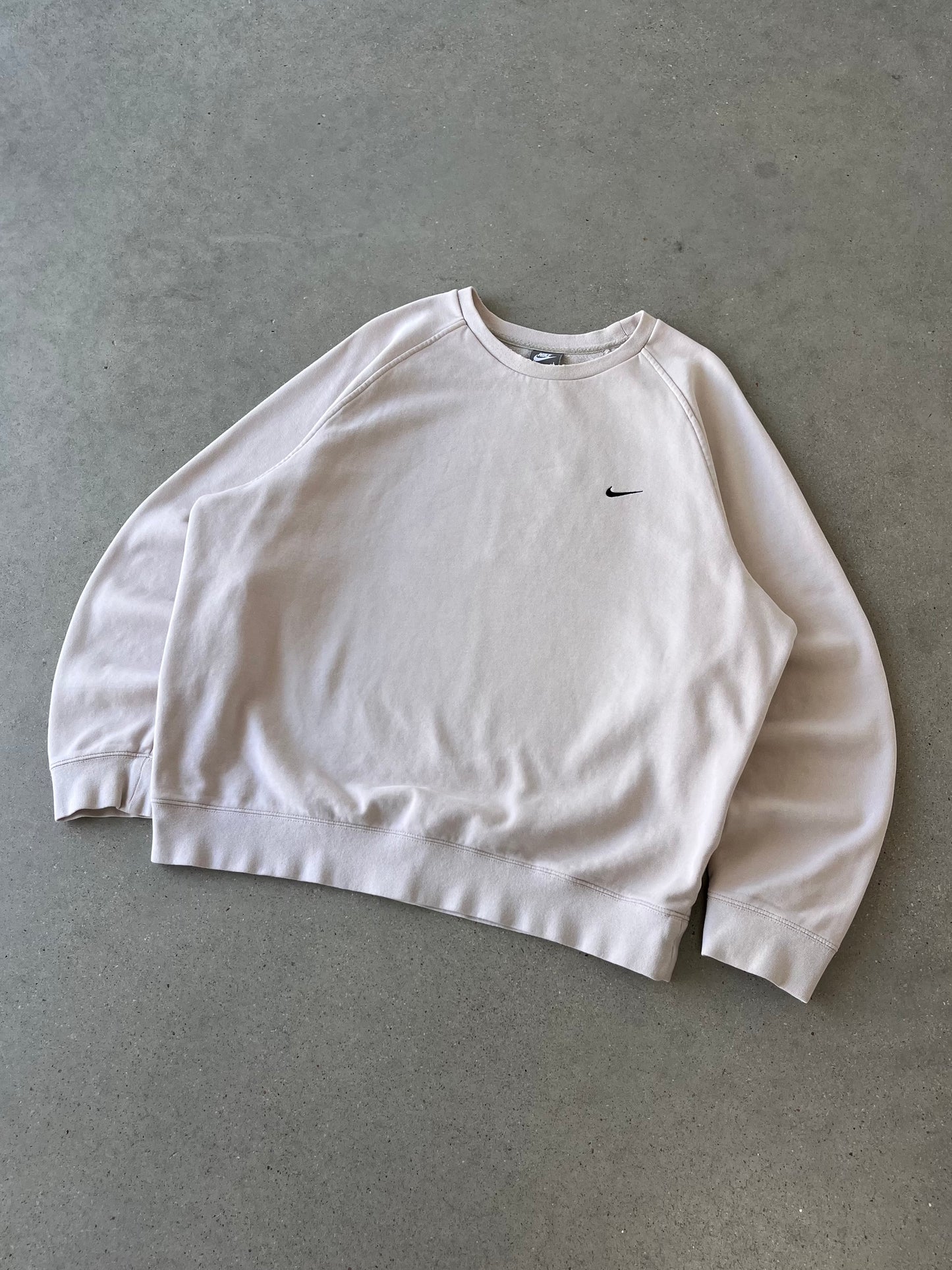 Vintage 2000s Nike Mini Swoosh Crème - L