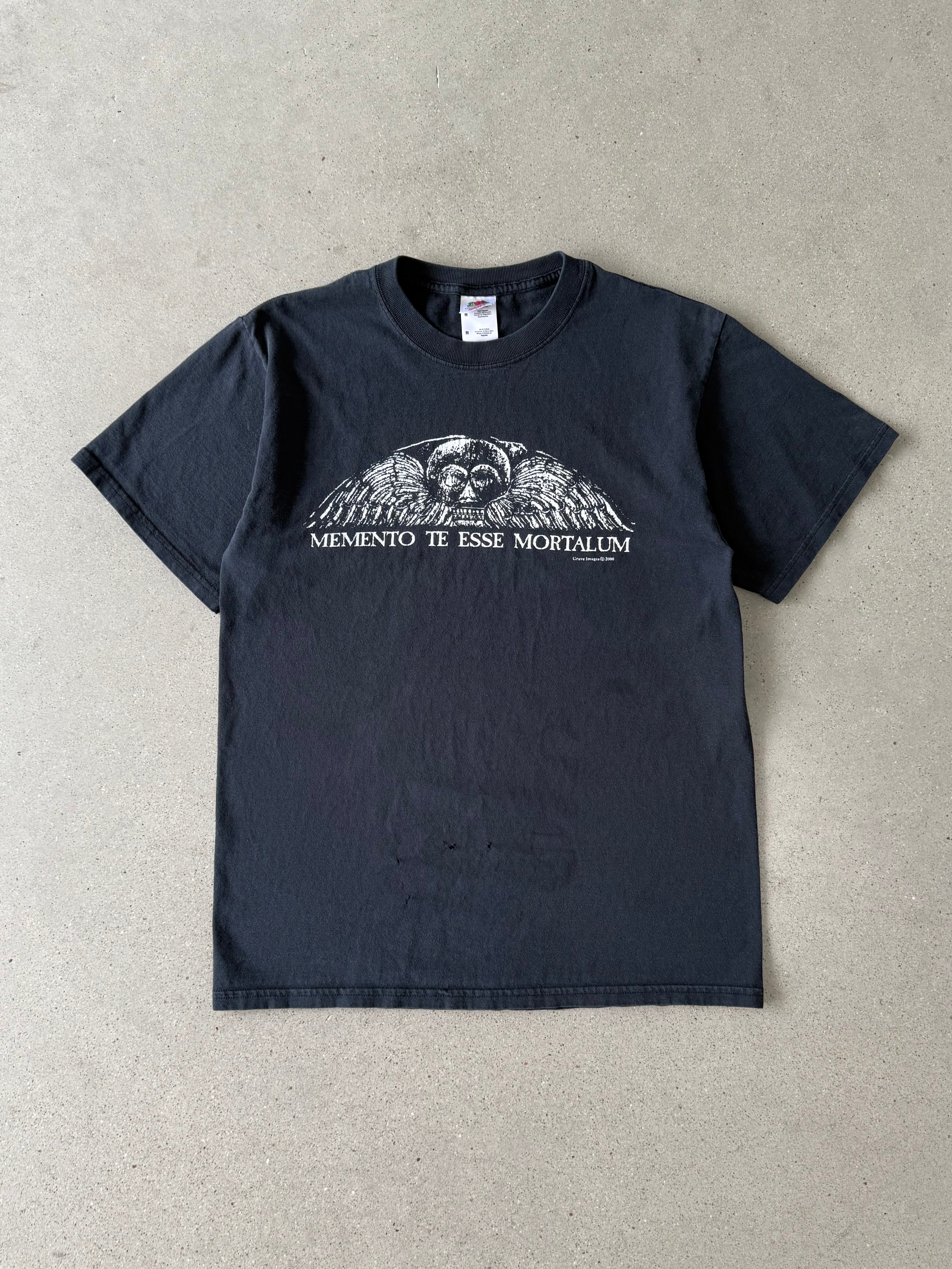 Vintage 2000 'Memento Te Esse Mortalum' Tee - M
