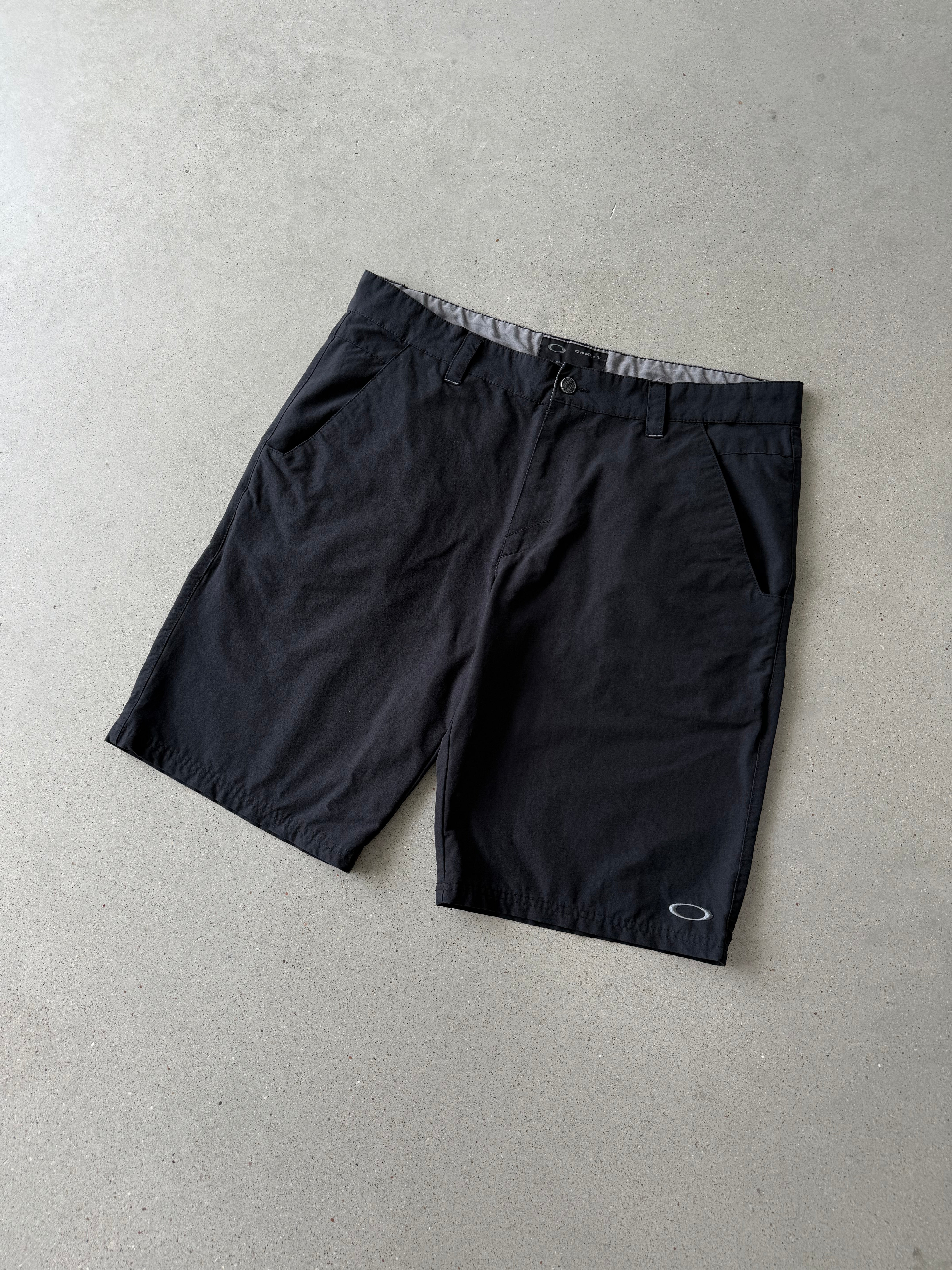 Vintage Oakley Black Golf Shorts - 38
