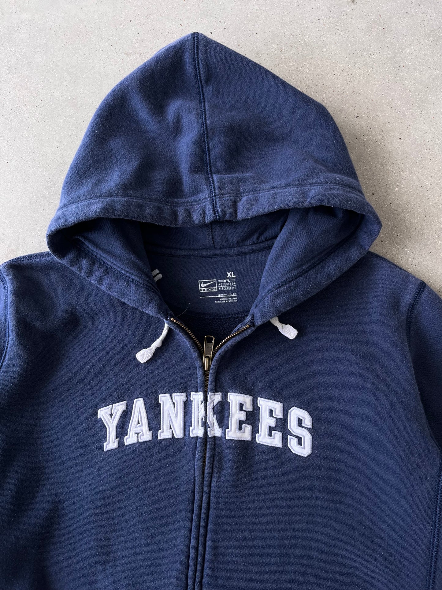 Vintage Nike Yankees Women's Zip-Up Hoodie - M