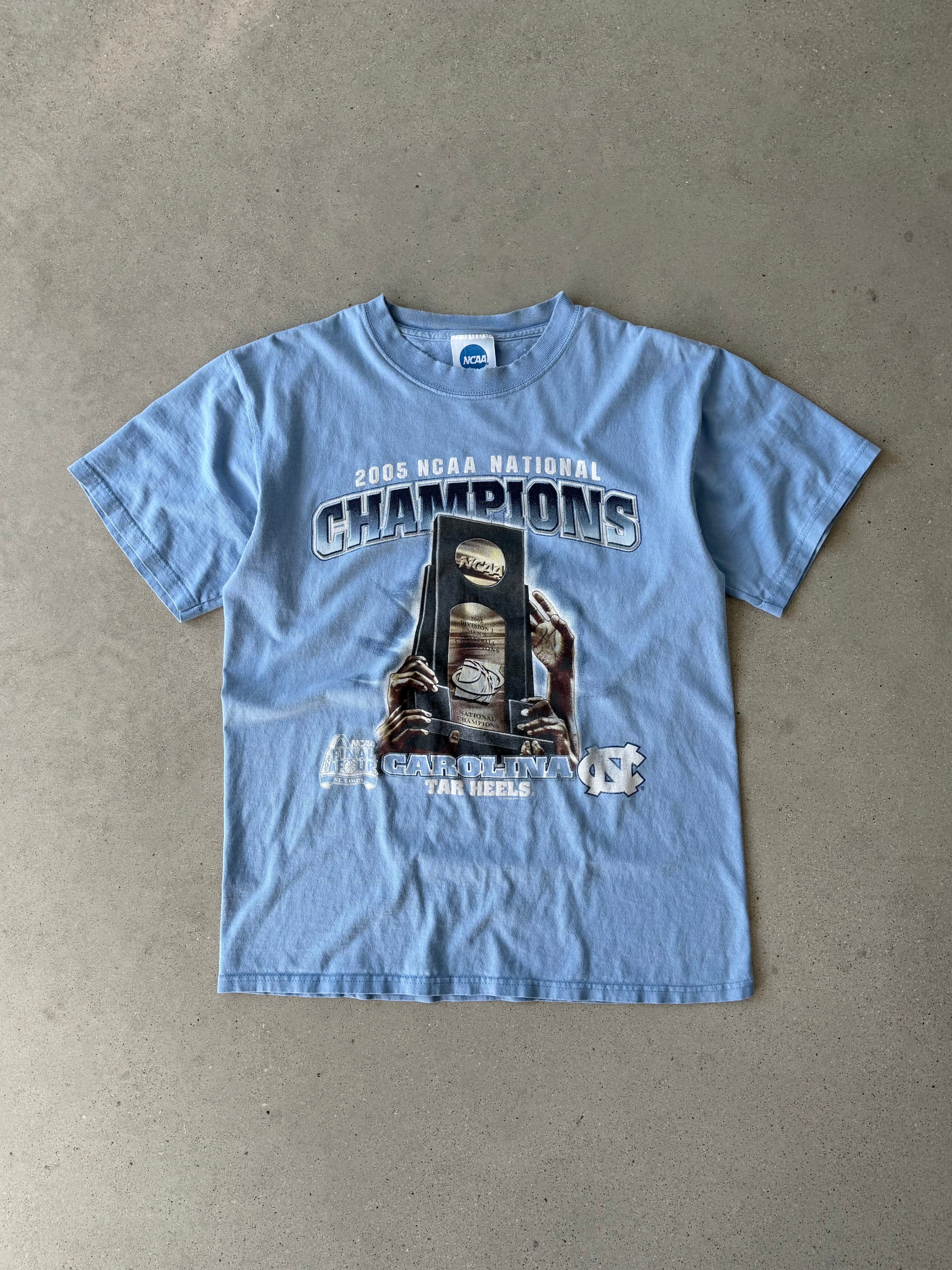 Vintage 2005 Carolina Tar Heels Basketball NCAA Champs Tee - L