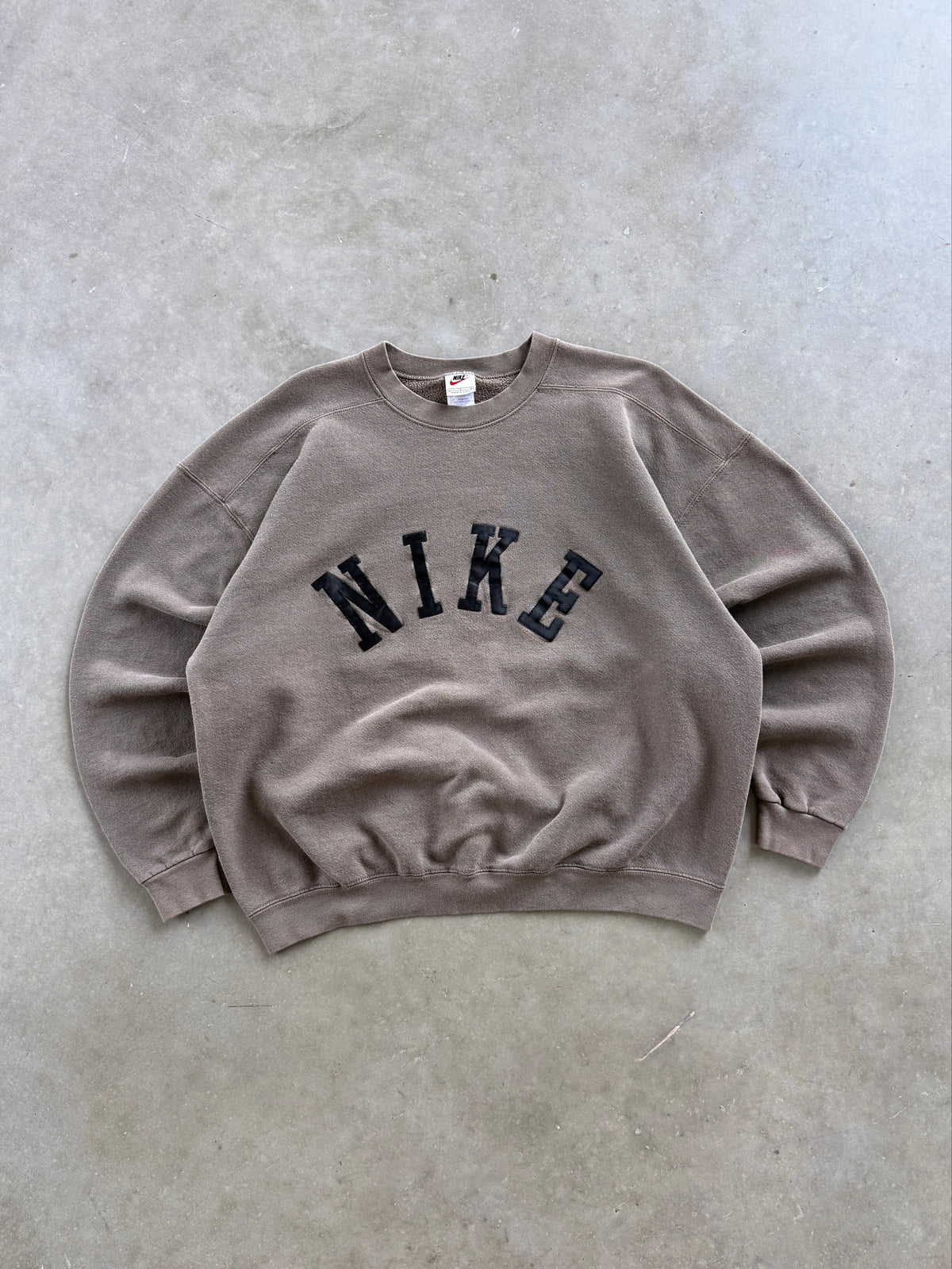 Vintage 1990s Brown Nike Spell-out Sweatshirt (L)