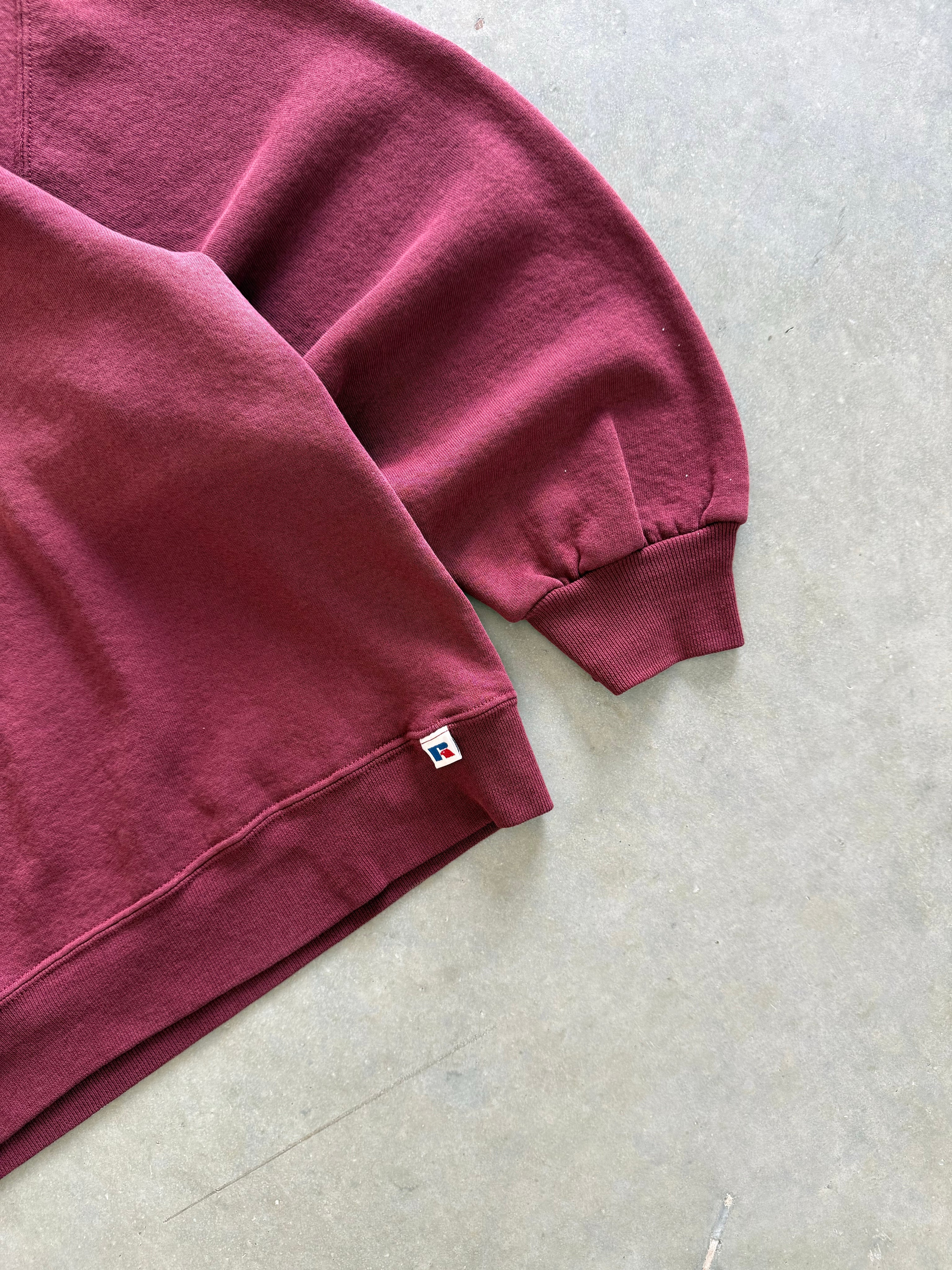 Vintage 1990s Round Rock Track Russell Athletic Sweatshirt (L)