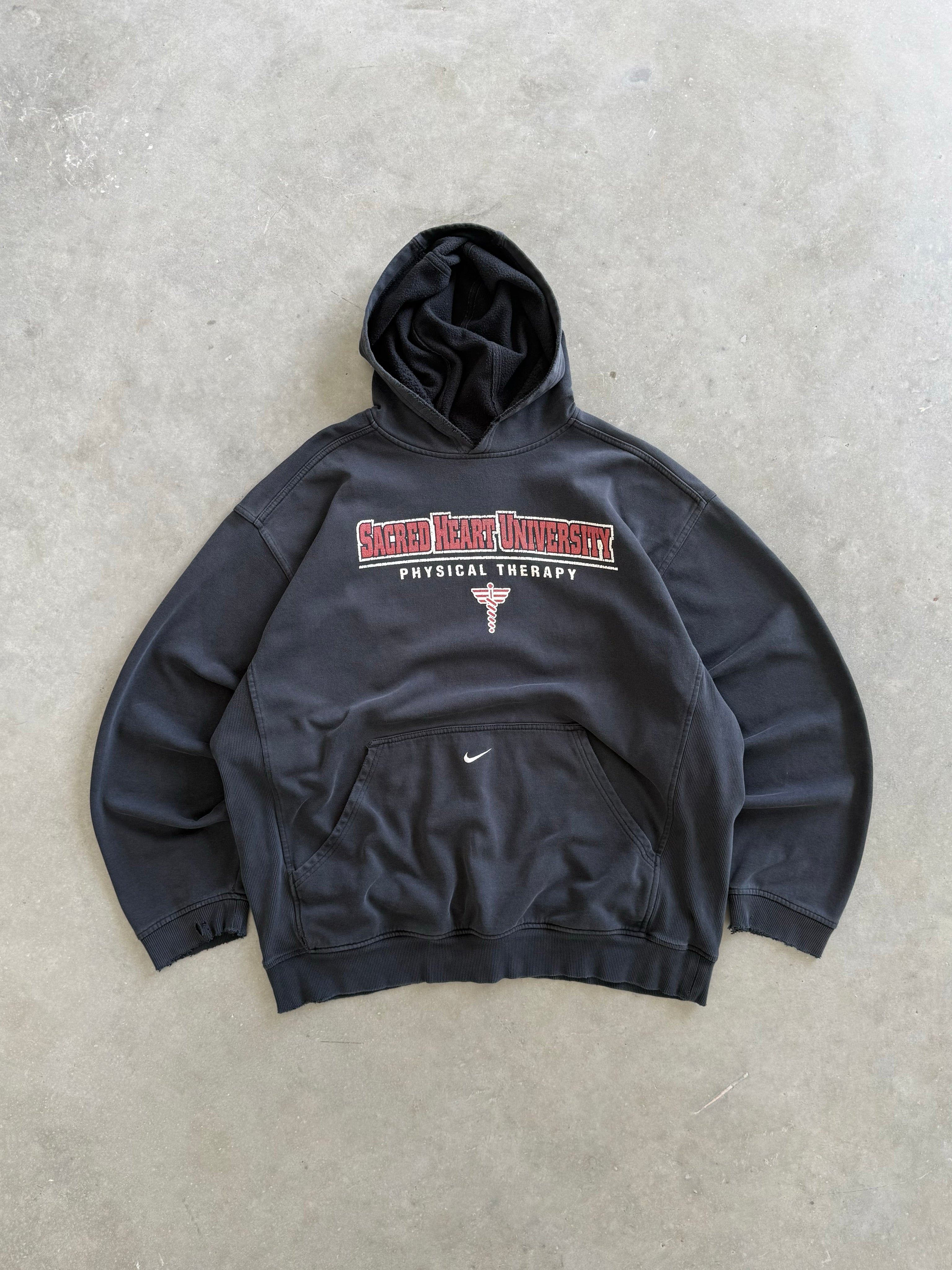 Vintage 2000s Sacred Heart University Nike Team Hoodie (XL)