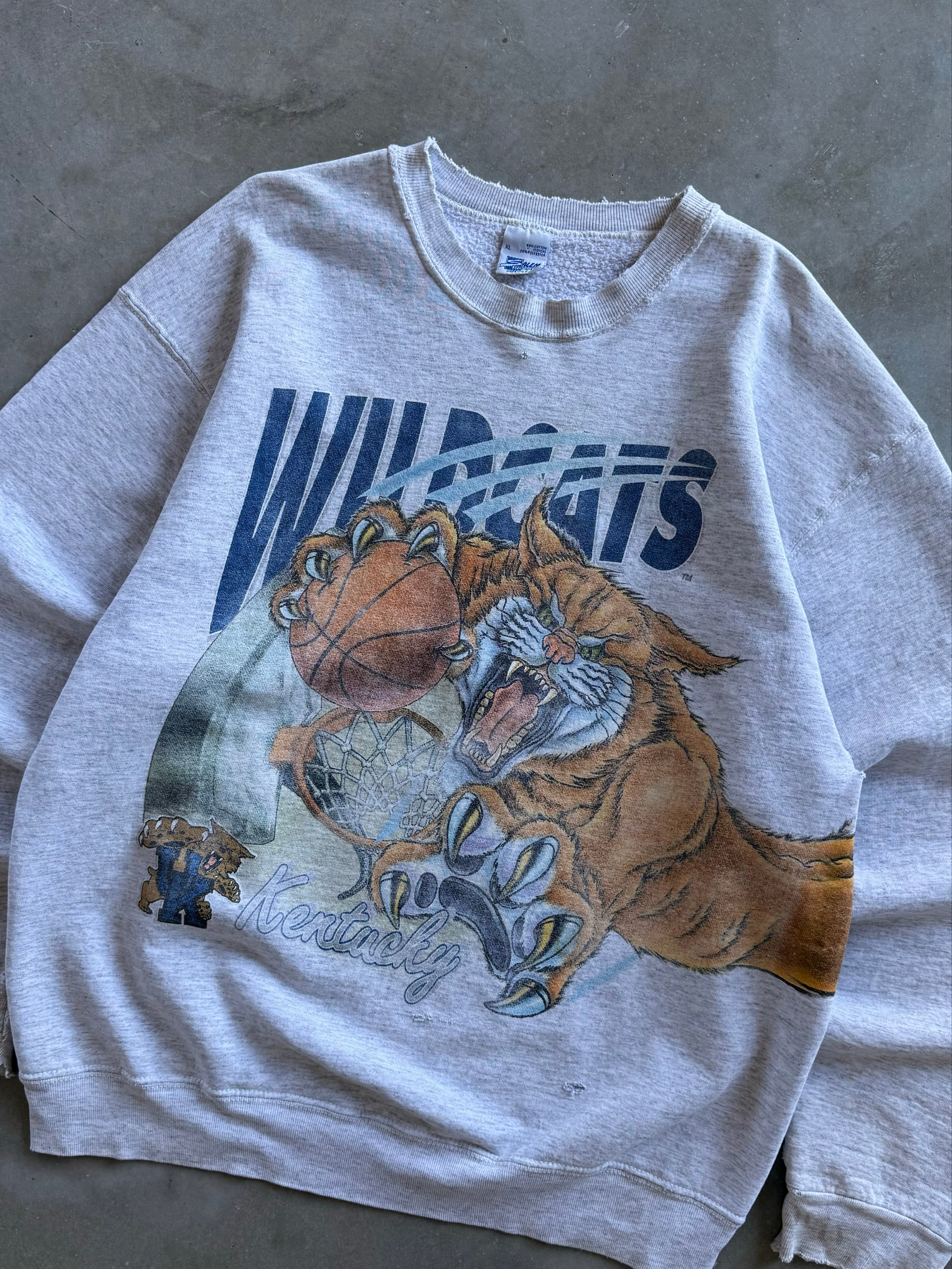 Vintage 1990s University of Kentucky Wildcats Wrap-around Sweatshirt (XL)