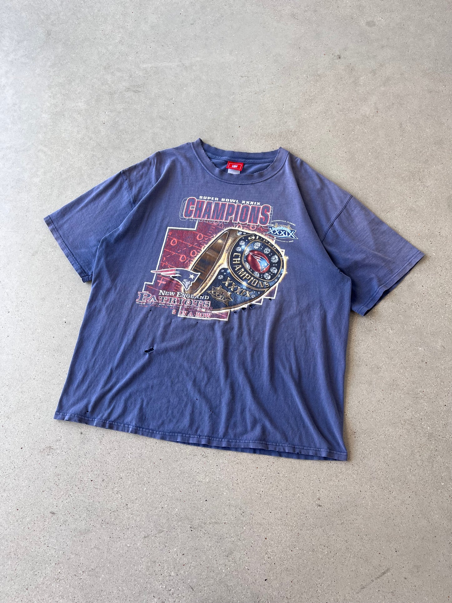 Vintage Super Bowl XXXVI Patriots Championship Distressed Tee - XL