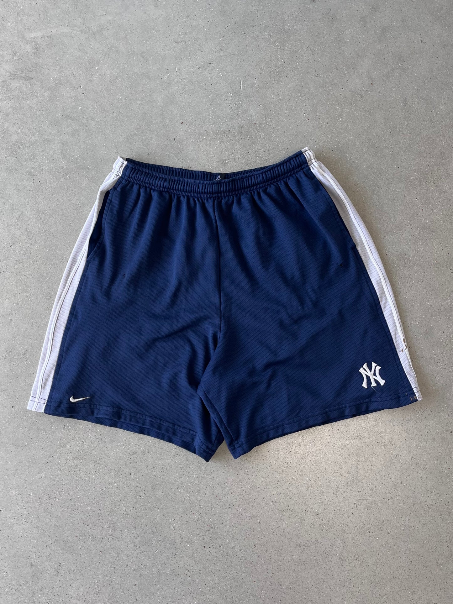 Vintage Nike Yankees Shorts - L