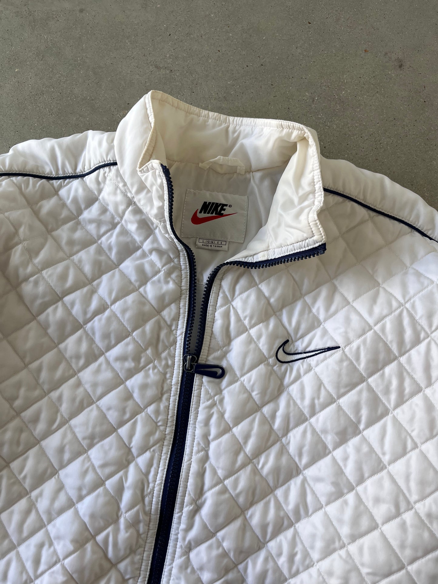 Vintage 90s Nike Women's Mini Swoosh Light Puffer Jacket - L