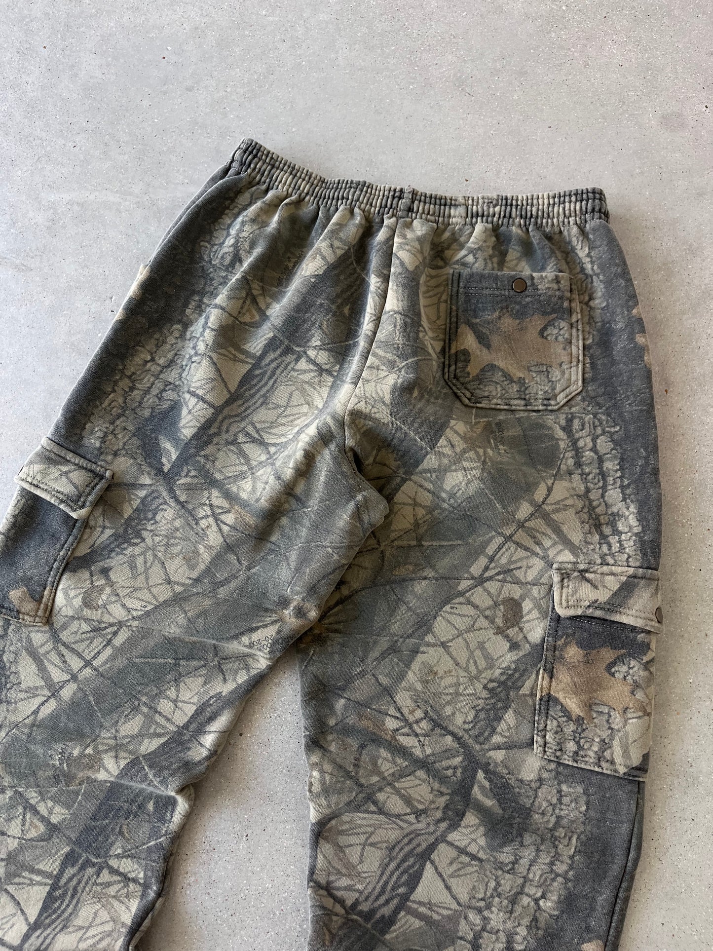 Vintage Jerzees Dark Realtree Cargo Sweatpants - L