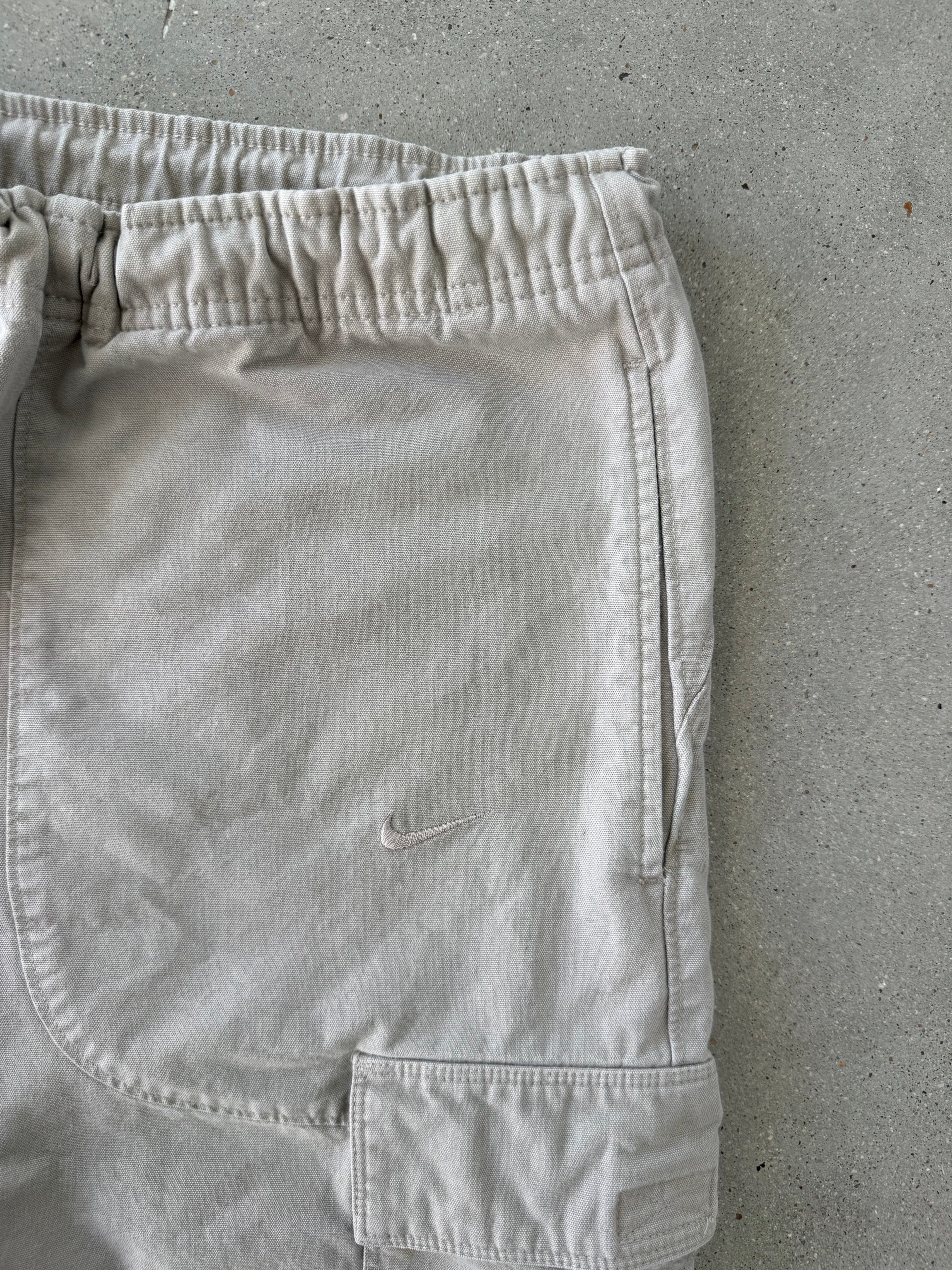 Vintage 2000s Nike Cream Shorts - M