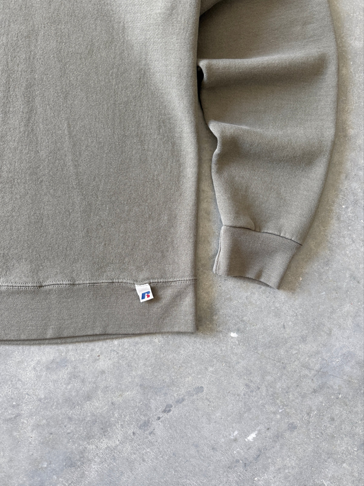 Vintage 2000s Sage Green Russell Athletic Sweatshirt (LT)