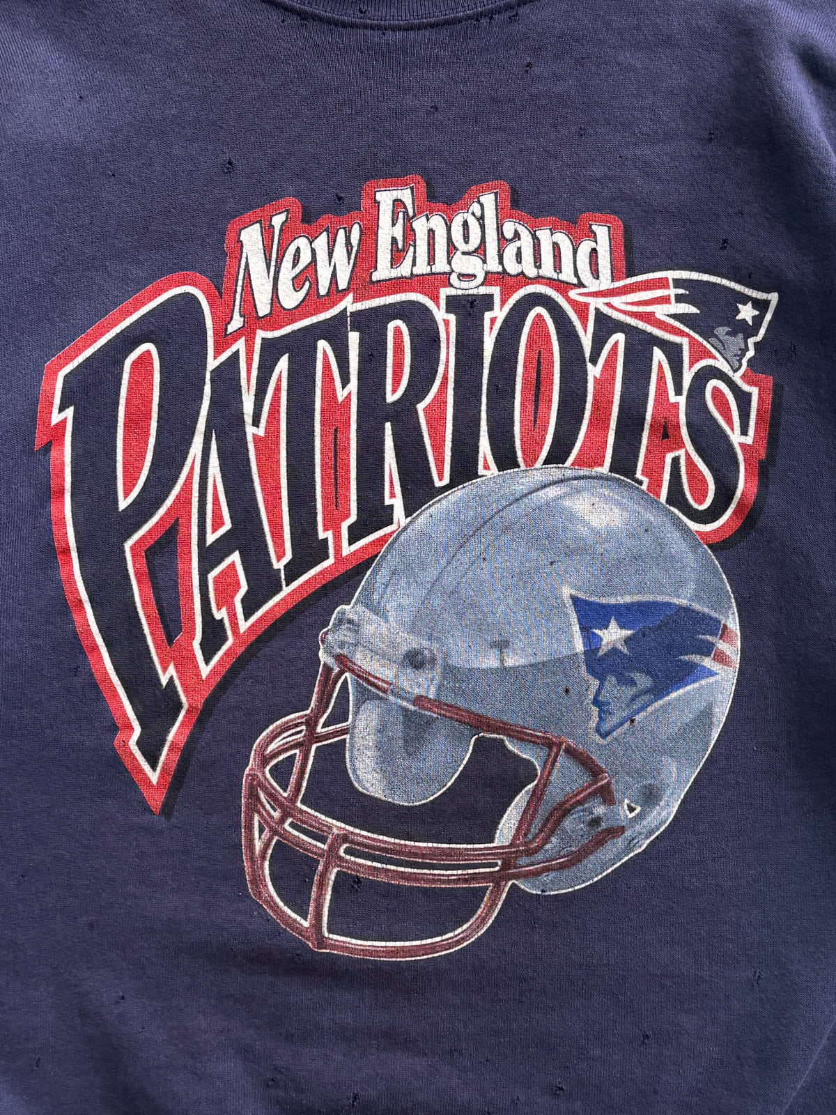 Vintage 2000s New England Patriots Distressed Crewneck (L)
