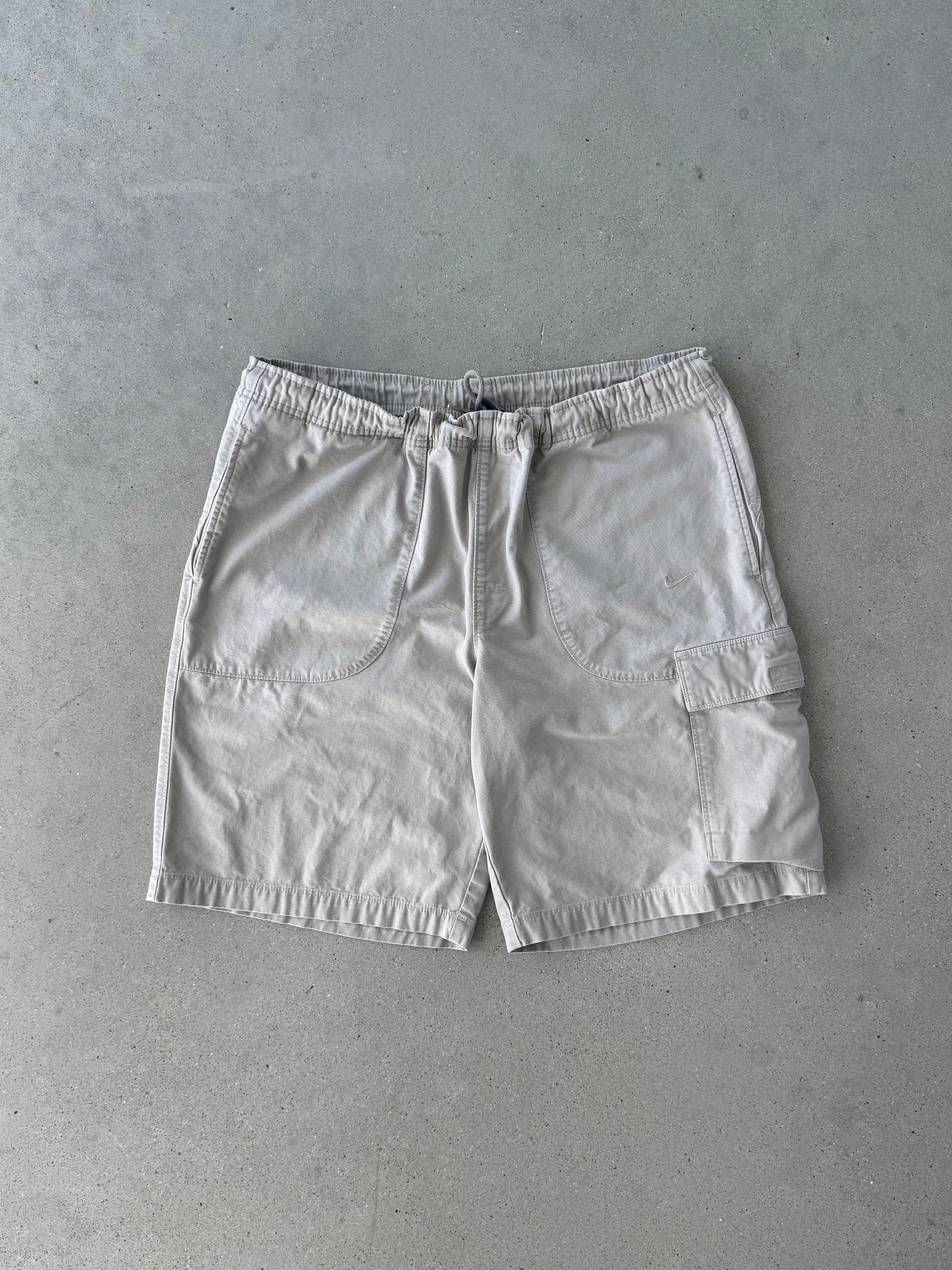 Vintage 2000s Nike Cream Shorts - M