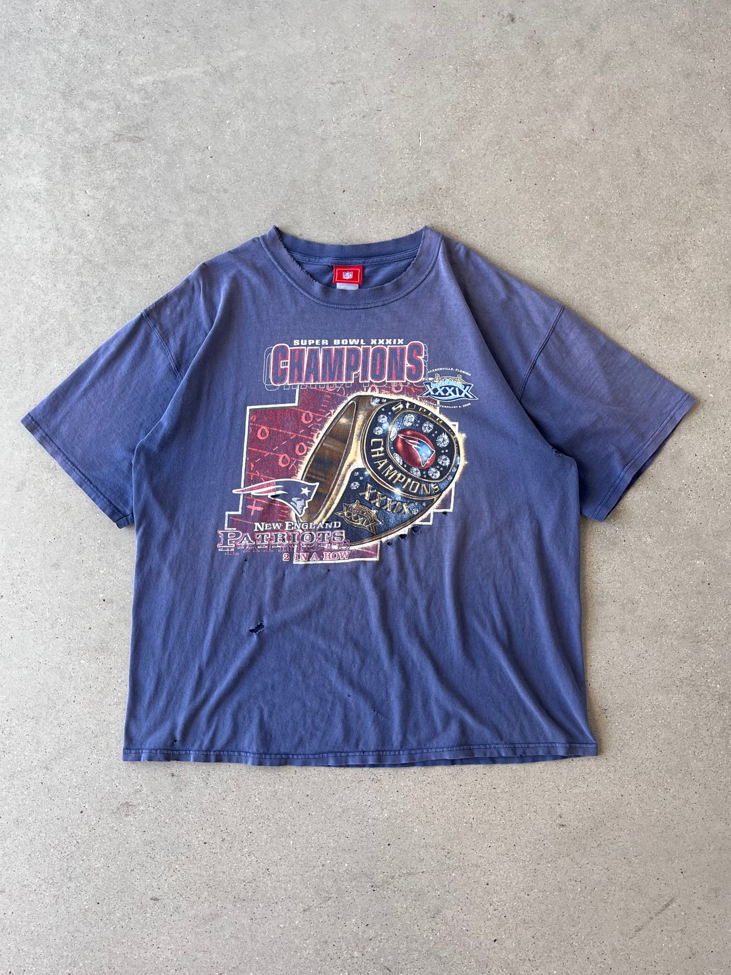 Vintage Super Bowl XXXVI Patriots Championship Distressed Tee - XL