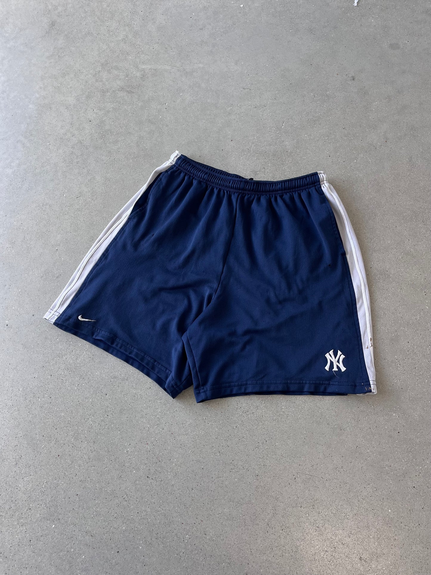 Vintage Nike Yankees Shorts - L