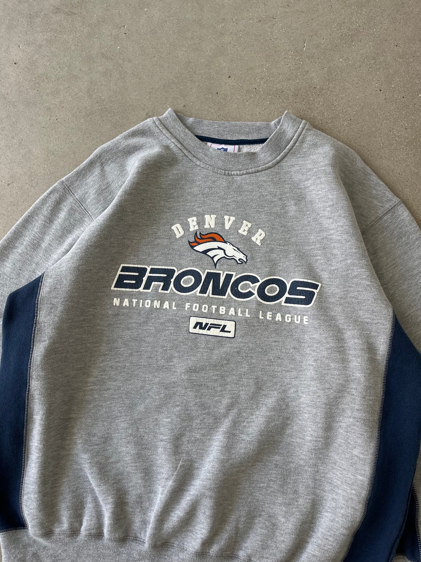 Vintage Denver Broncos NFL Crewneck - L