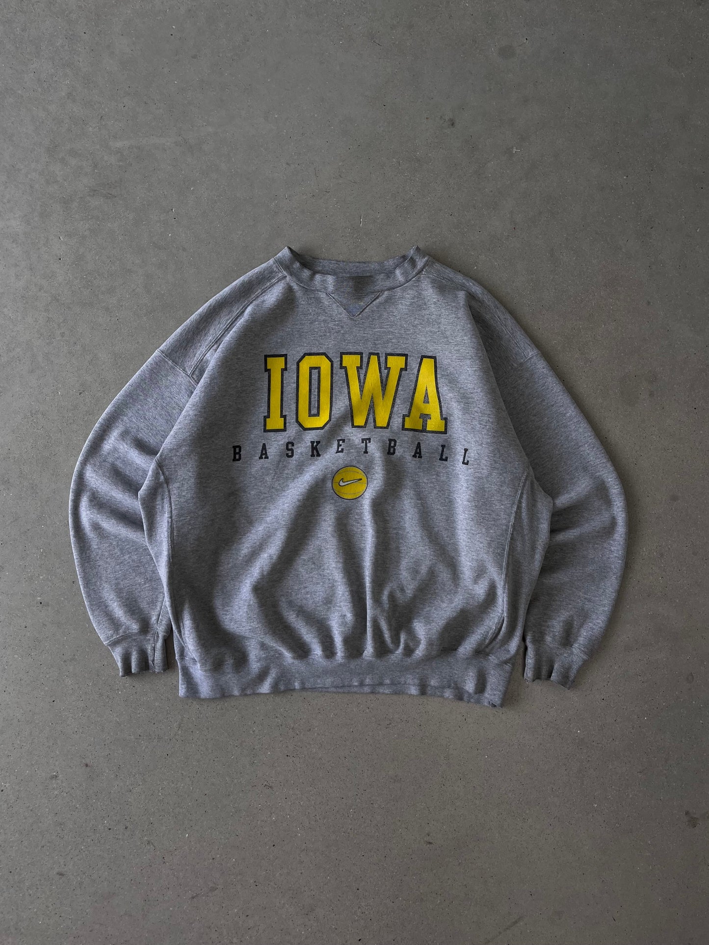 Vintage NIKE Iowa Basketball Sweatshirt - XL