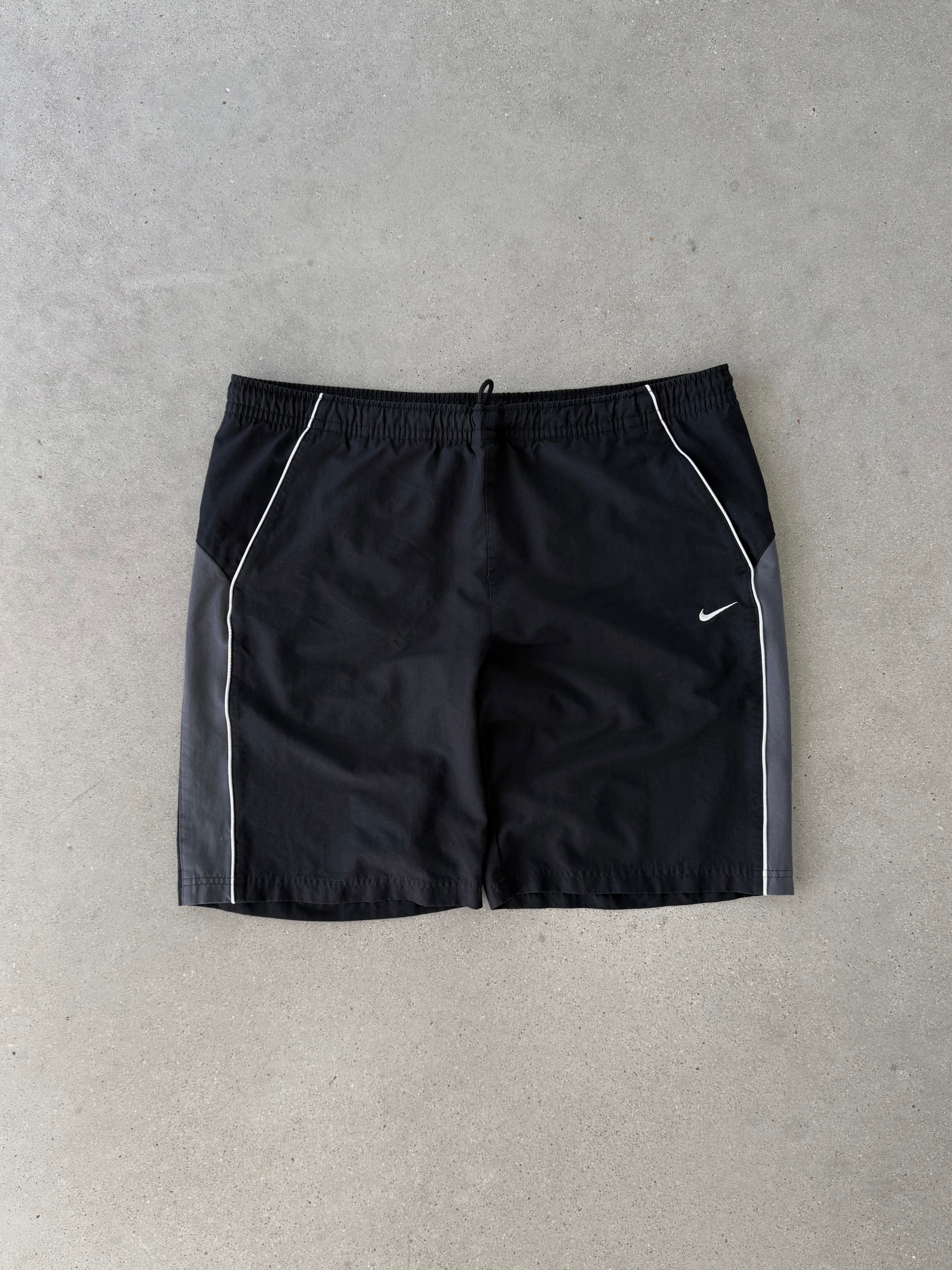 Vintage 2000s Nike Gym Shorts - L