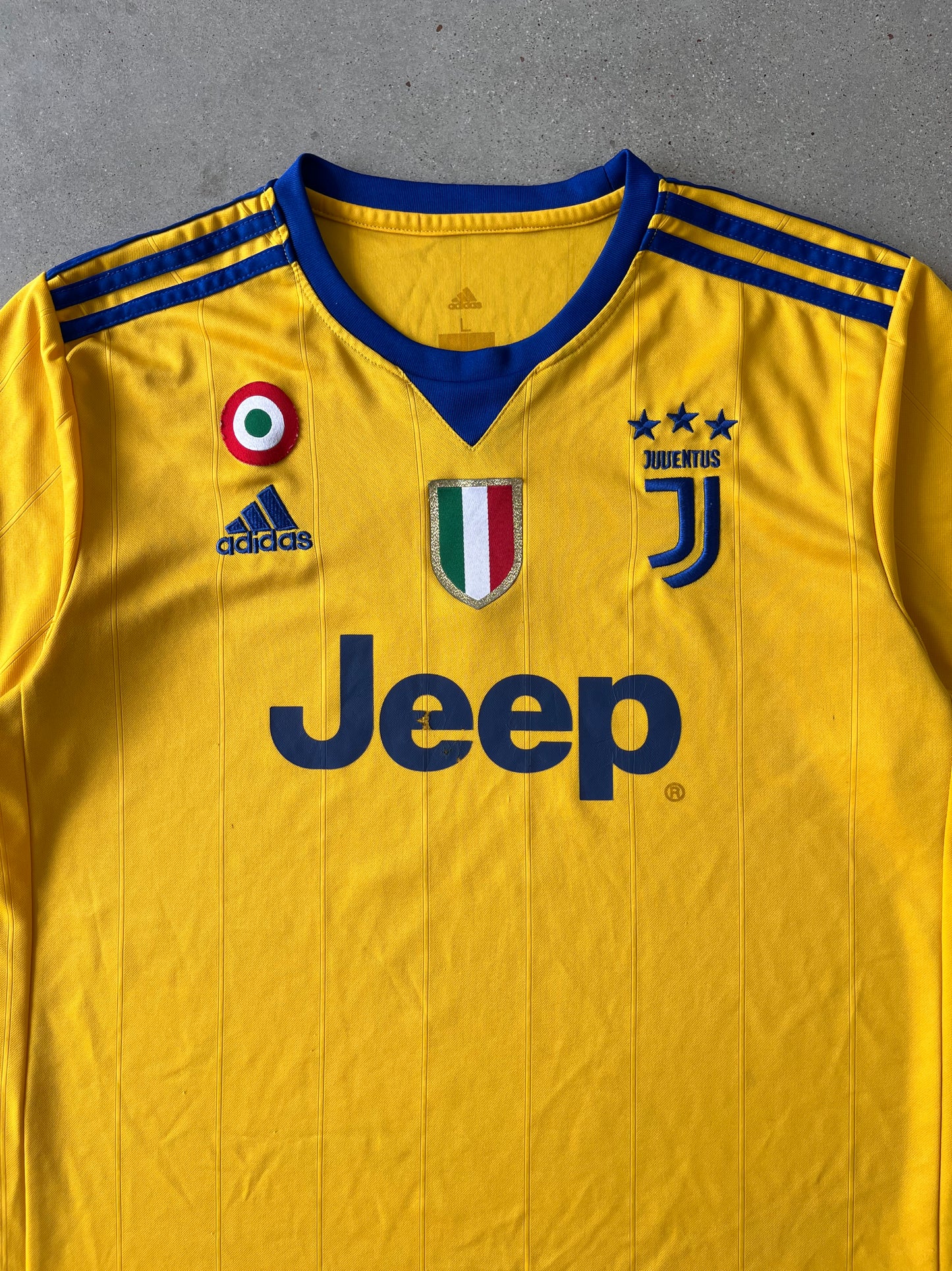 Vintage 2017/2018 Adidas Juventus #5 Jersey - L