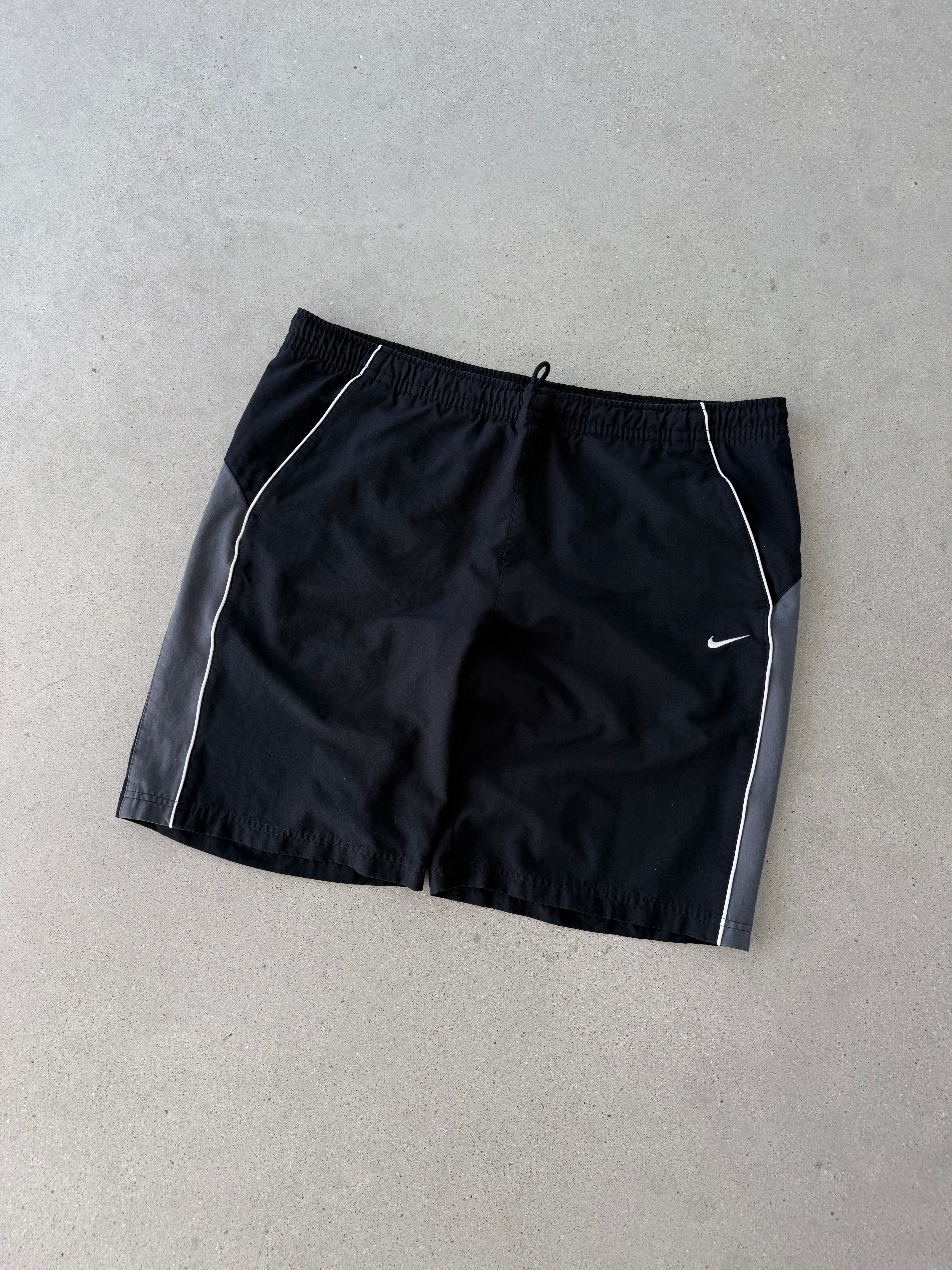 Vintage 2000s Nike Gym Shorts - L