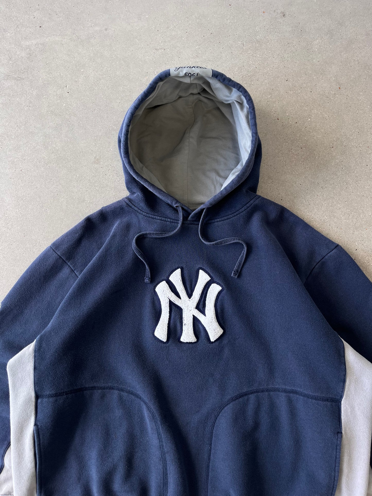 Vintage NY Yankees Logo Hoodie - L