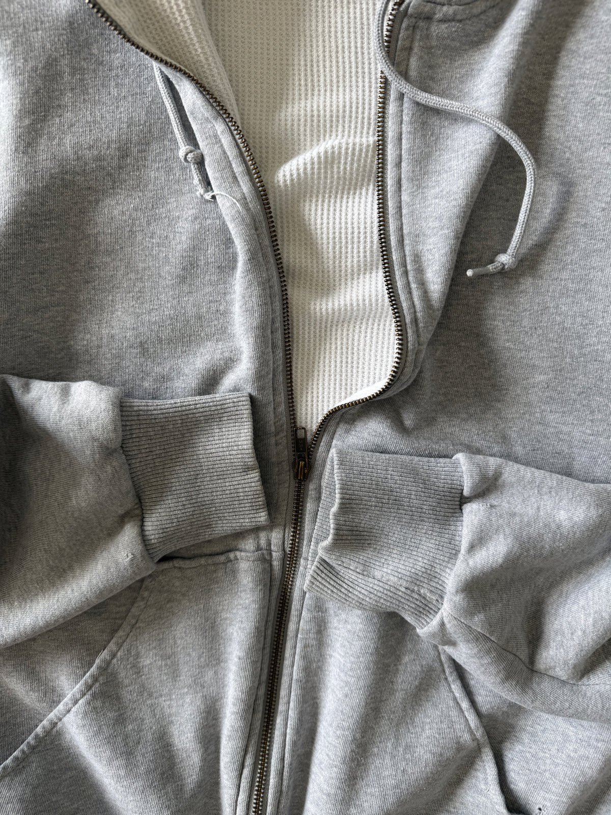 Vintage 2000s Waffle-lined Gray Zip-up Hoodie (XL)