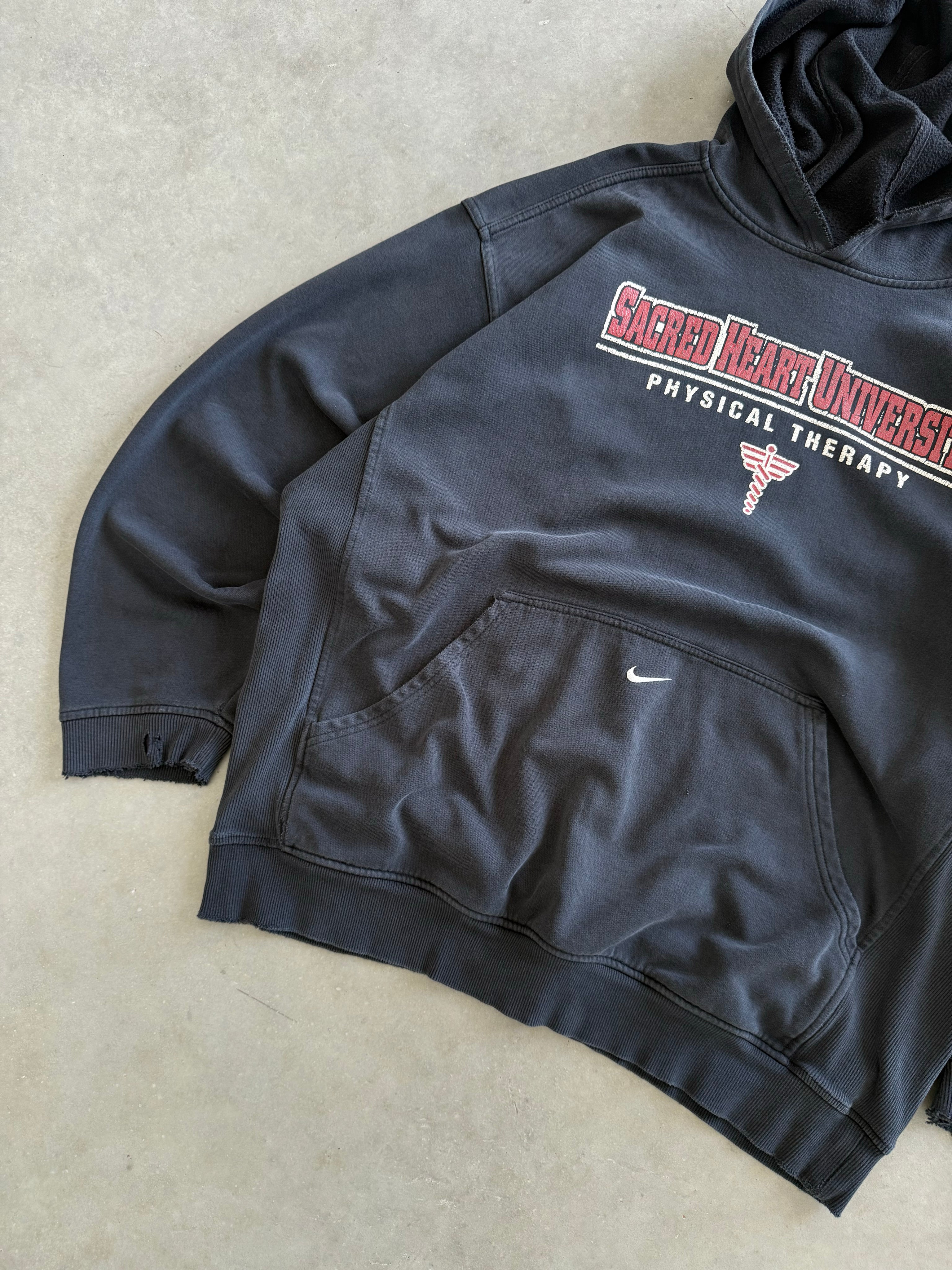 Vintage 2000s Sacred Heart University Nike Team Hoodie (XL)