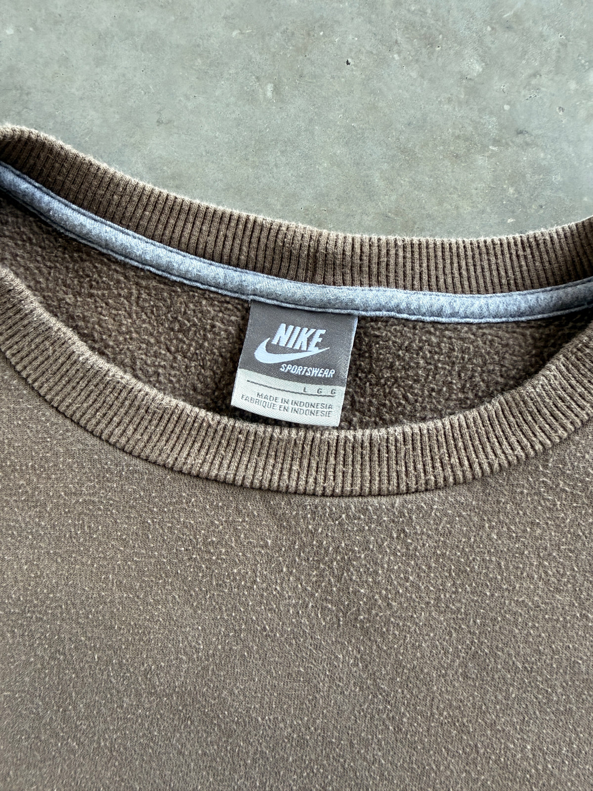 Vintage 2000s Nike Brown Tonal Sweatshirt (L)