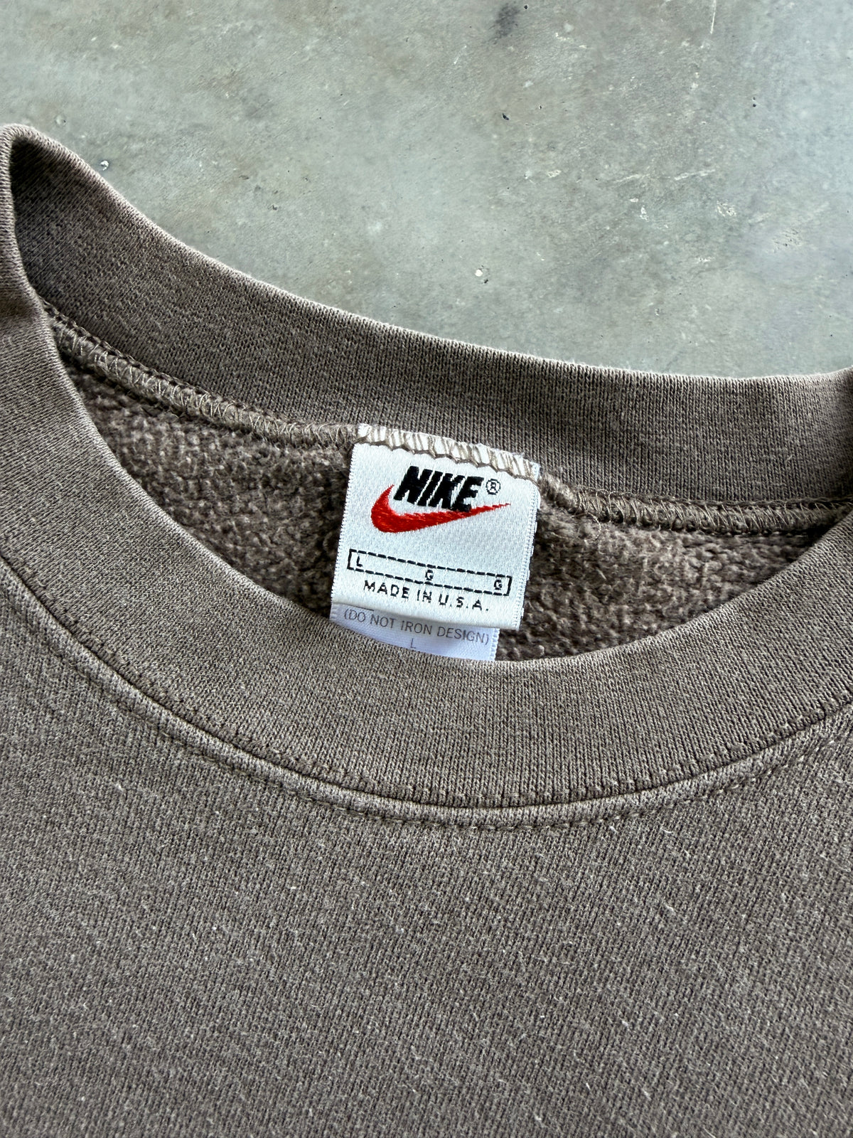 Vintage 1990s Brown Nike Spell-out Sweatshirt (L)